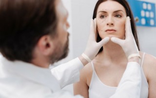 Eyelift Plastic Surgery - Patient and Plastic Surgeon