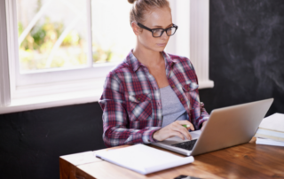 Young lady in front of the computer